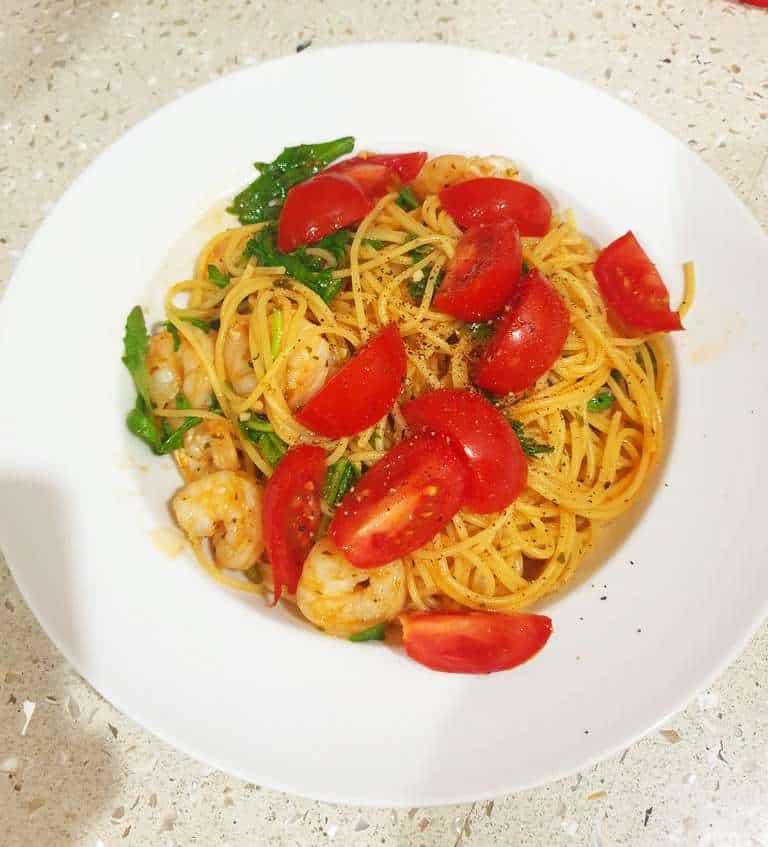 Spaghetti with Prawns, Rocket and Tomato